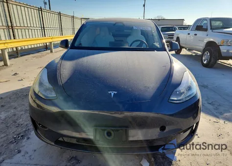 2023 Tesla Model Y z USA, uszkodzony, nr VIN 7SAYGDEF9PF874123